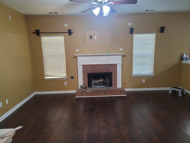 Building Photo - 1906 Oakbluff Dr