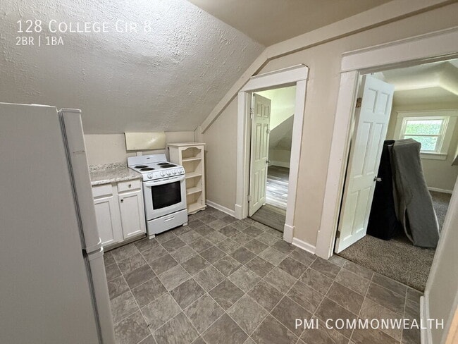 Building Photo - 128 College Cir
