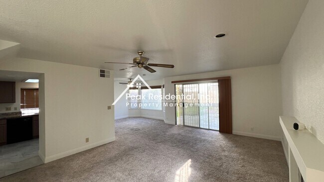 Building Photo - Wonderful 3bd/3ba House with 2 Car Garage