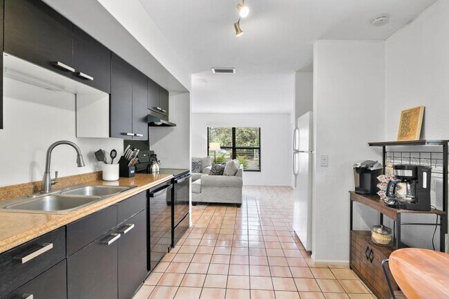 Building Photo - 4649 Summerwind Dr