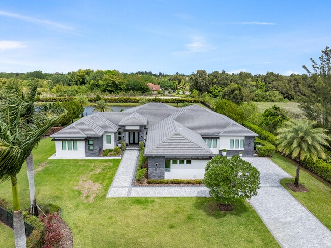 Foto del edificio - 17101 Magnolia Estates Dr