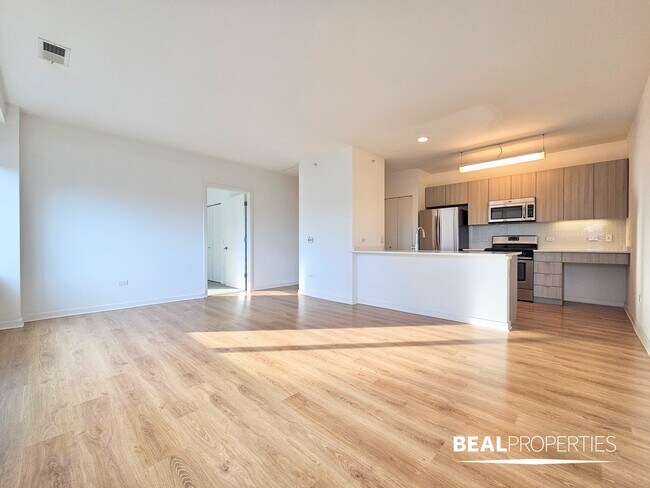 Foto del edificio - 548 W Webster Ave