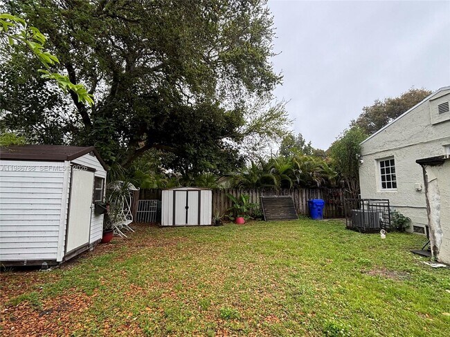 Foto del edificio - 521 NW 48th St