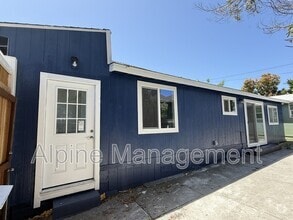 Building Photo - 109 Broadway