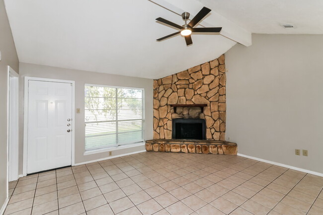 Building Photo - 10111 King Ranch Ln