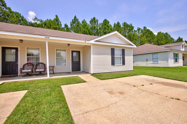 Building Photo - 15119 Deer Creek Dr