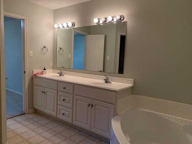 Foto del edificio - 16297 Many Trees Ln