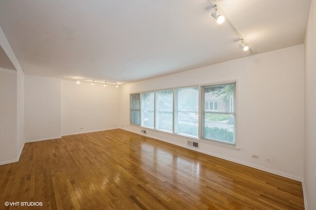 Building Photo - 1408 Wilmette Ave