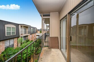 Building Photo - 2400 N Braeswood Blvd