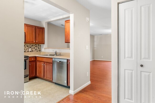 Foto del edificio - Stylish 2BR/2.5BA Townhome in Desirable Fl...