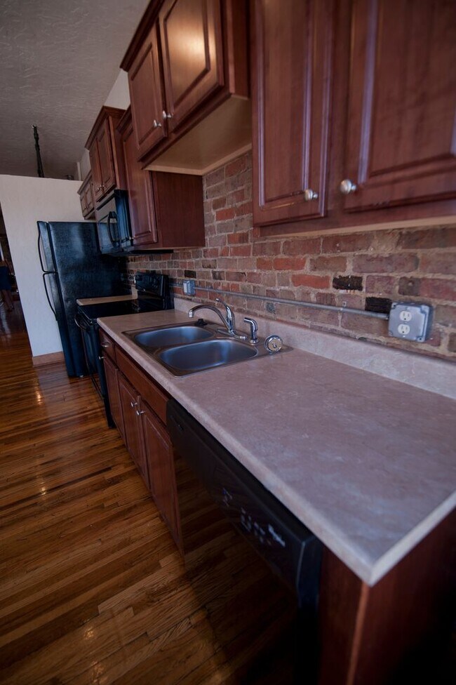 Foto del edificio - Park Central Lofts 301