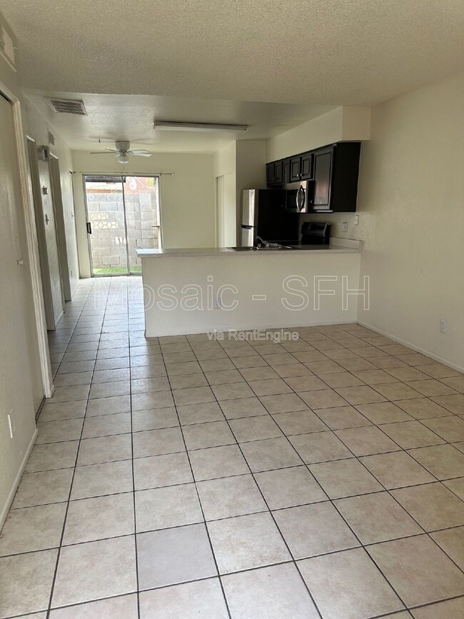 Building Photo - 2440 E Waltann Ln