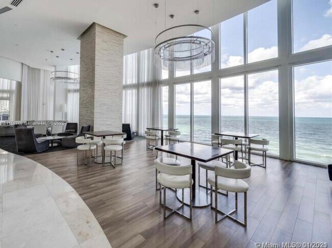 Building Photo - 15811 Collins Ave