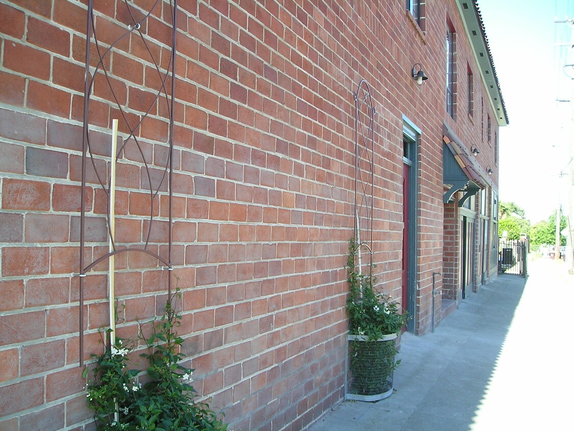 Front of building - 3665 West St