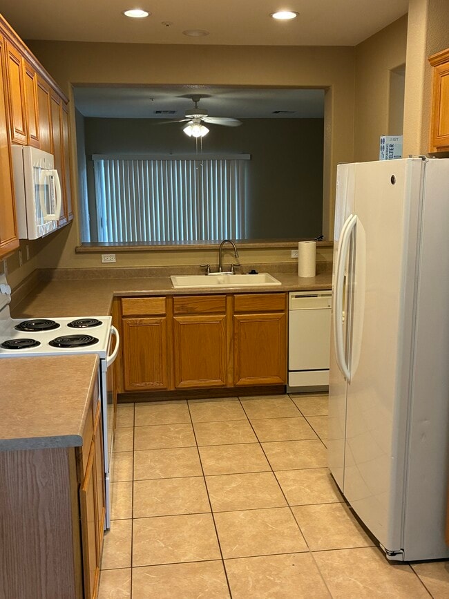 Building Photo - 1370 E Joseph Way