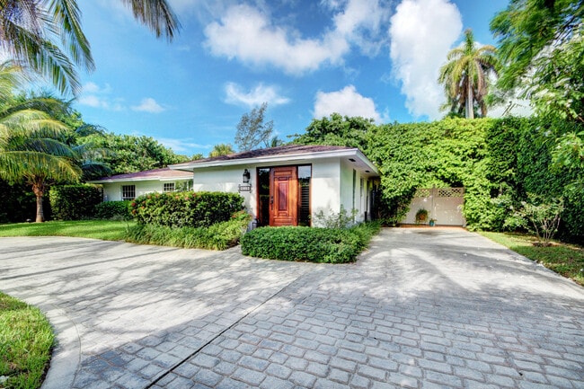 Foto del edificio - 6110 Ridge Ln