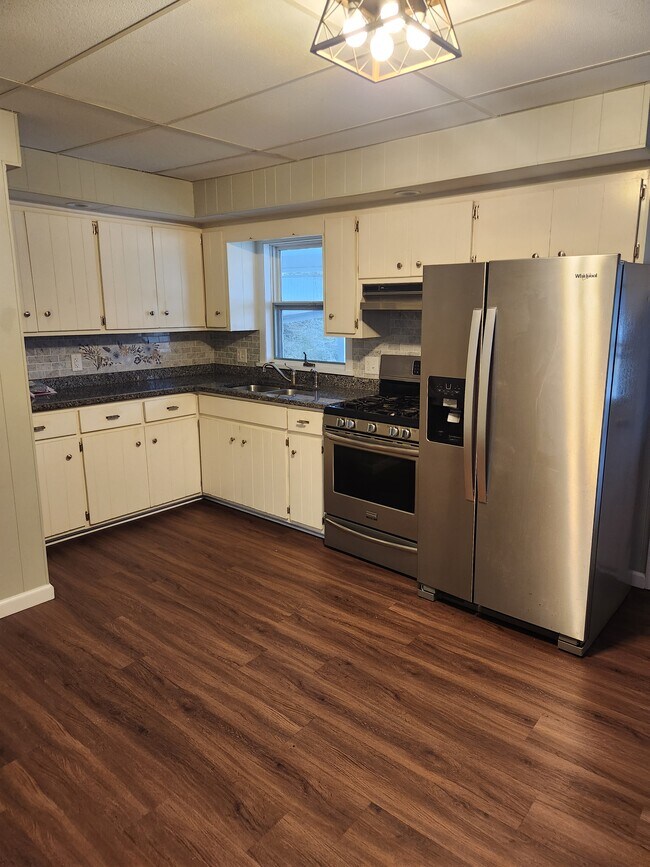 Cocina - 27 E Coal St