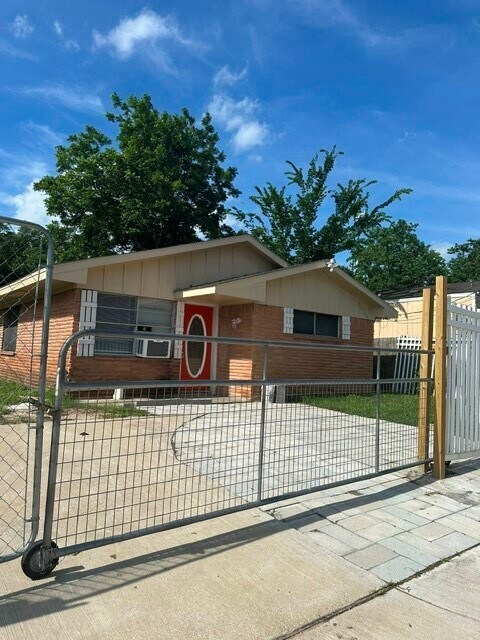 Foto del edificio - 4418 Ludwig Ln