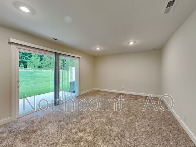 Foto del edificio - 6935 Woodland Stream Pl