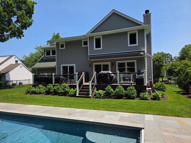 Foto del edificio - Luxury Living in Ridgewood