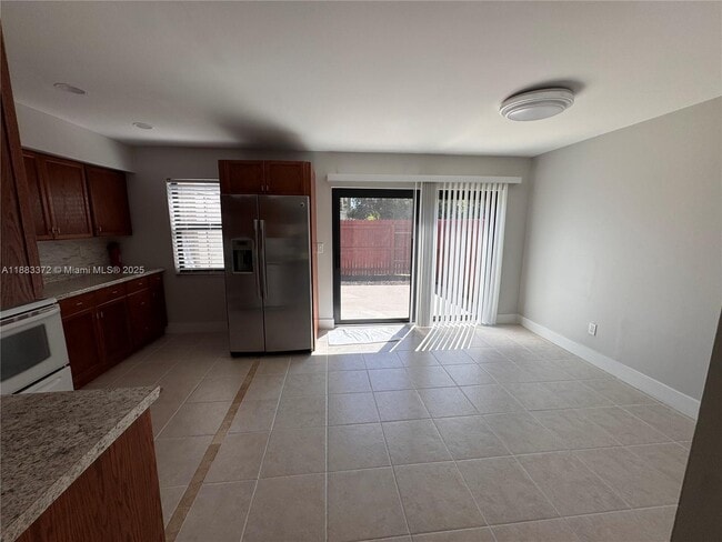 Building Photo - 811 Sandtree Dr