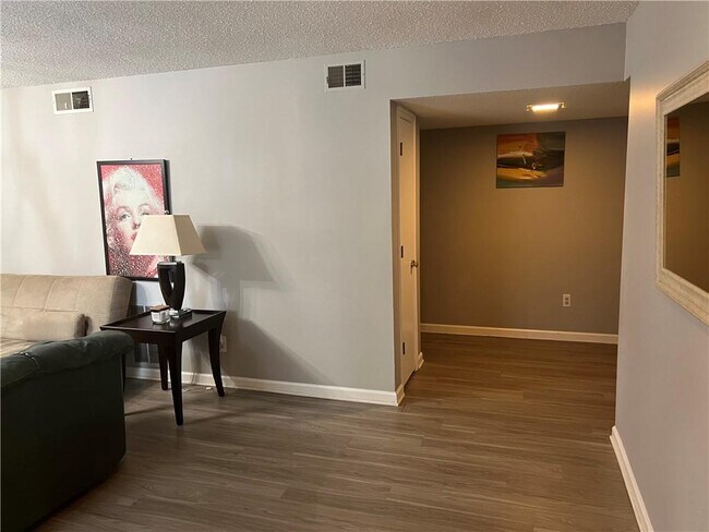 Building Photo - 7031 Somerset Cir
