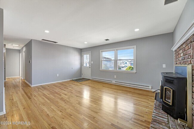 Building Photo - 1210 Plover Ct