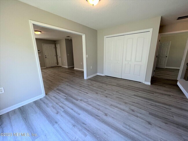 Building Photo - 1044 Bruen St