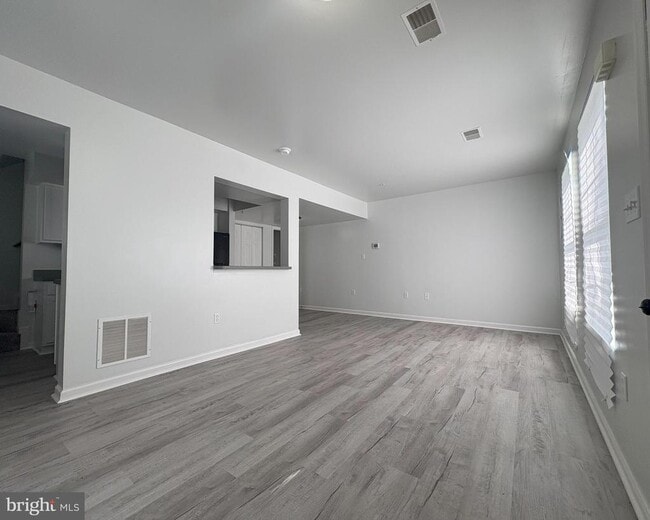 Building Photo - 132 N Altamont Ave