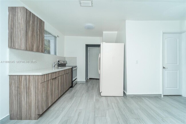 Foto del edificio - 5725 NW 24th Ave