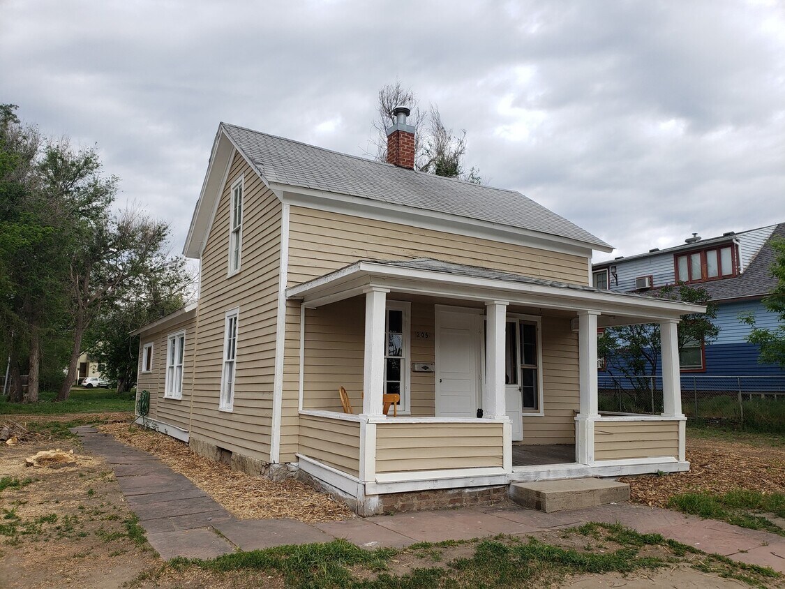 Primary Photo - 205 Terry St