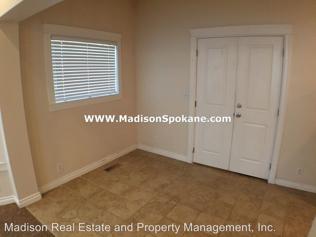 Building Photo - 220 E Ermina Ave