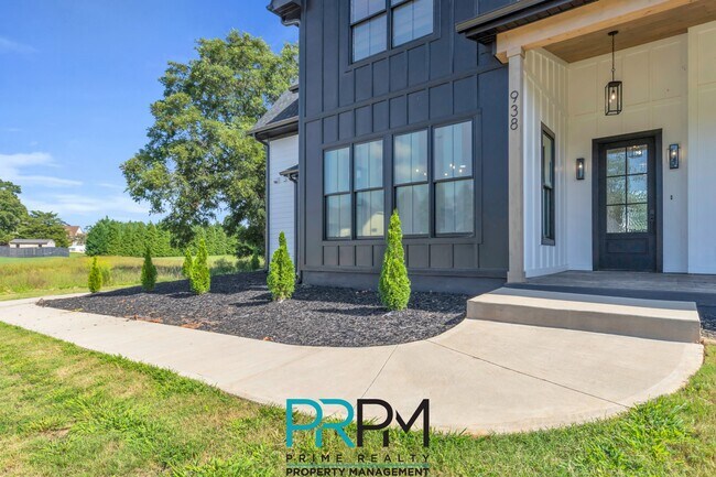 Building Photo - 938 Benchmark Dr