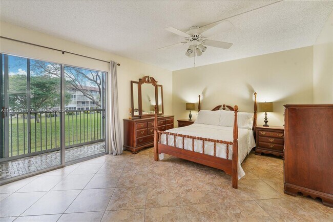 Foto del edificio - 13355 SW 9th Ct