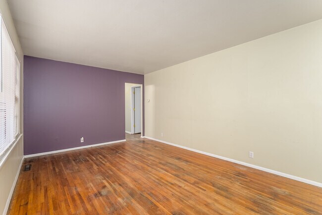 Building Photo - 6225 N Independence Dr