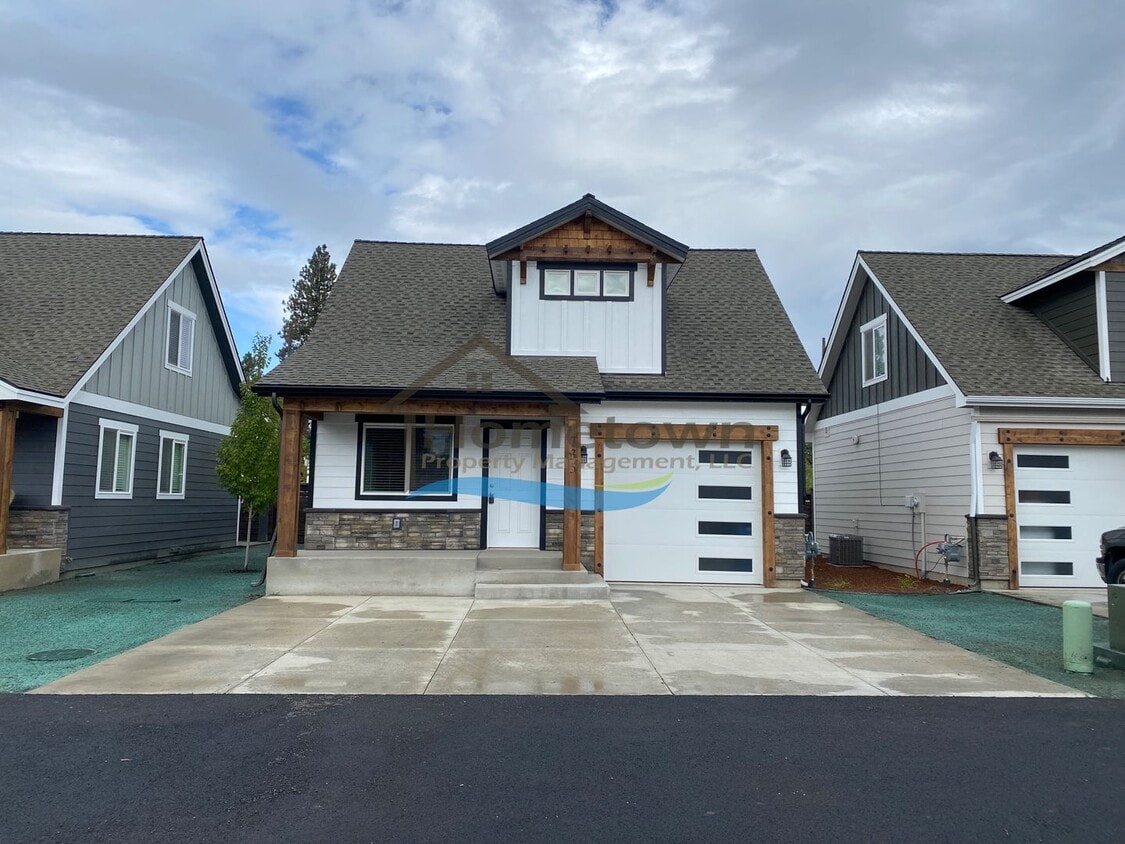 Primary Photo - Beautiful Custom Craftsman Home in Coeur d...