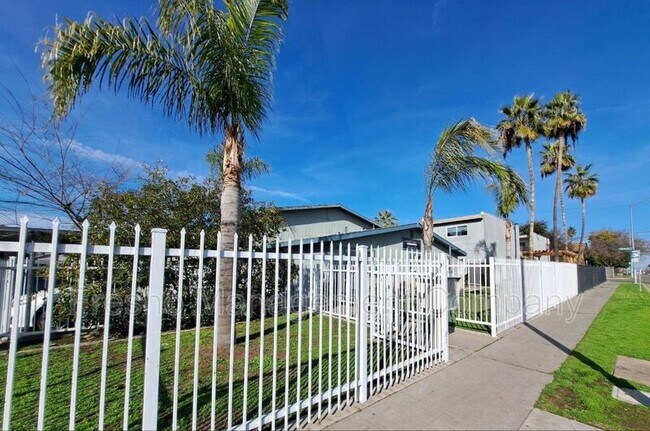 Foto del edificio - 441 S Dearing Ave