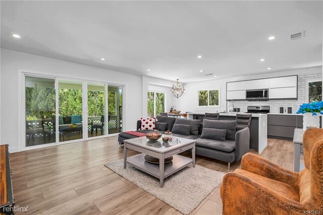 Building Photo - 3 br, 3 bath House - 22015 Mulholland Way