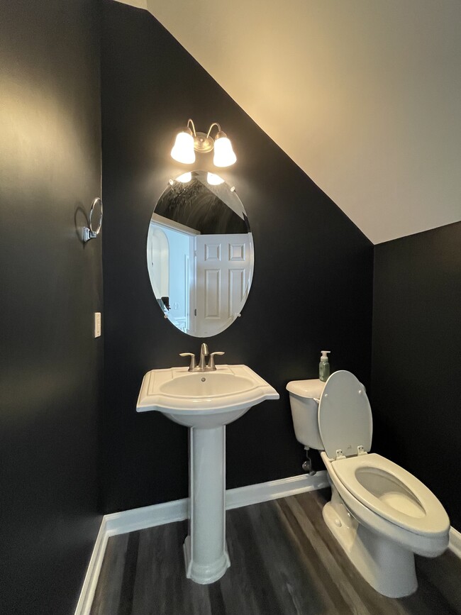 Foto del edificio - 320 Summer Hill Way