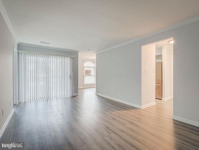 Building Photo - 2 br, 1 bath Condo - 8306 Tobin Rd