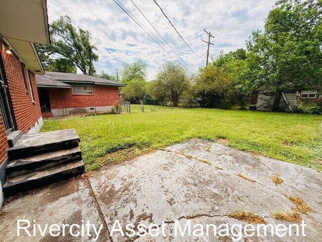 Building Photo - This home is newly renovated and ready for a quick move in!!!!