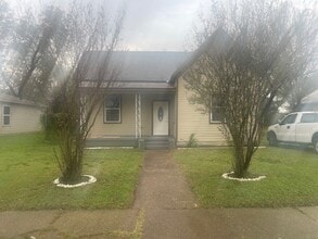 Building Photo - 608 Turner St