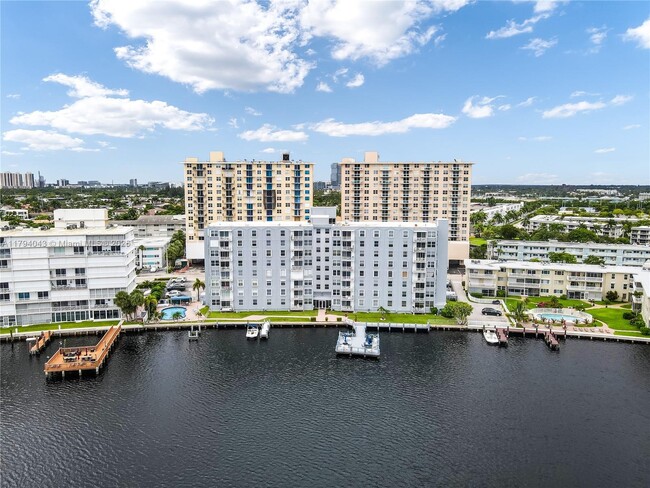 Building Photo - 430 Golden Isles Dr