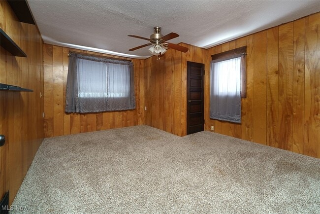 Master Bed - 765 E Buchtel Ave