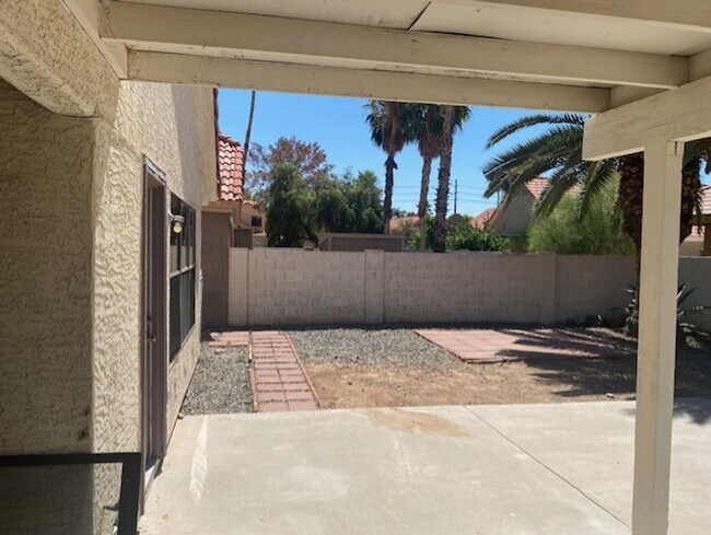 Foto del edificio - Gilbert home with community pool.