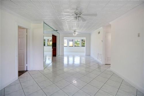 Foto del edificio - 610 SW 51st Ave