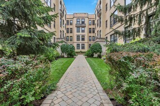 Building Photo - 3604 N Pine Grove Ave