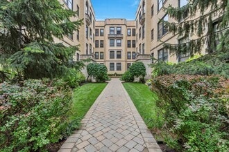 Building Photo - 3604 N Pine Grove Ave
