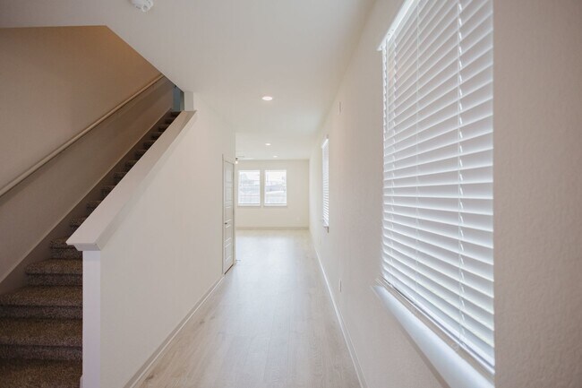 Foto del edificio - Super 4 Bedroom, 3 Bath, 2-Story Home in S...