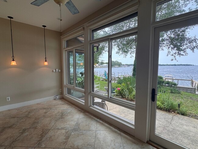 Building Photo - 806 Regatta Dr